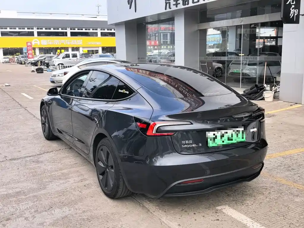 Tesla Model 3 — миниатюра 6