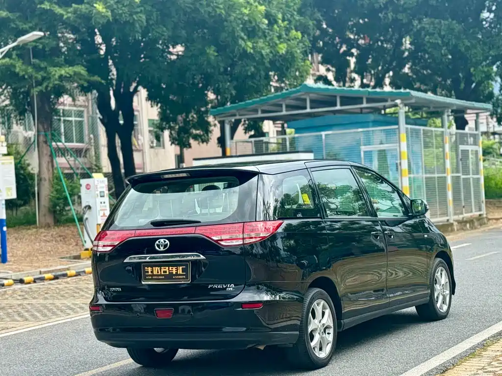 Toyota Previa — миниатюра 7
