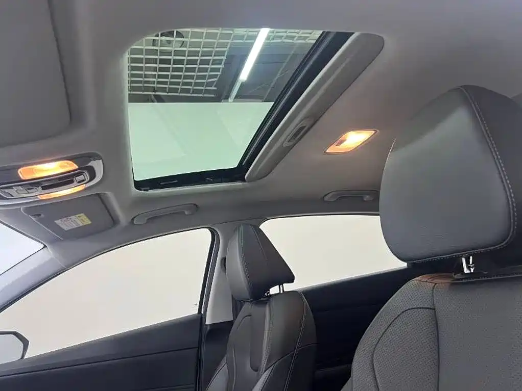 Hyundai Elantra — миниатюра 11