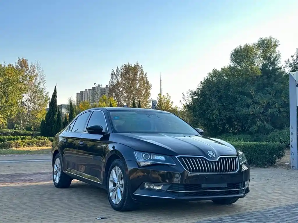 Skoda Superb — миниатюра 3