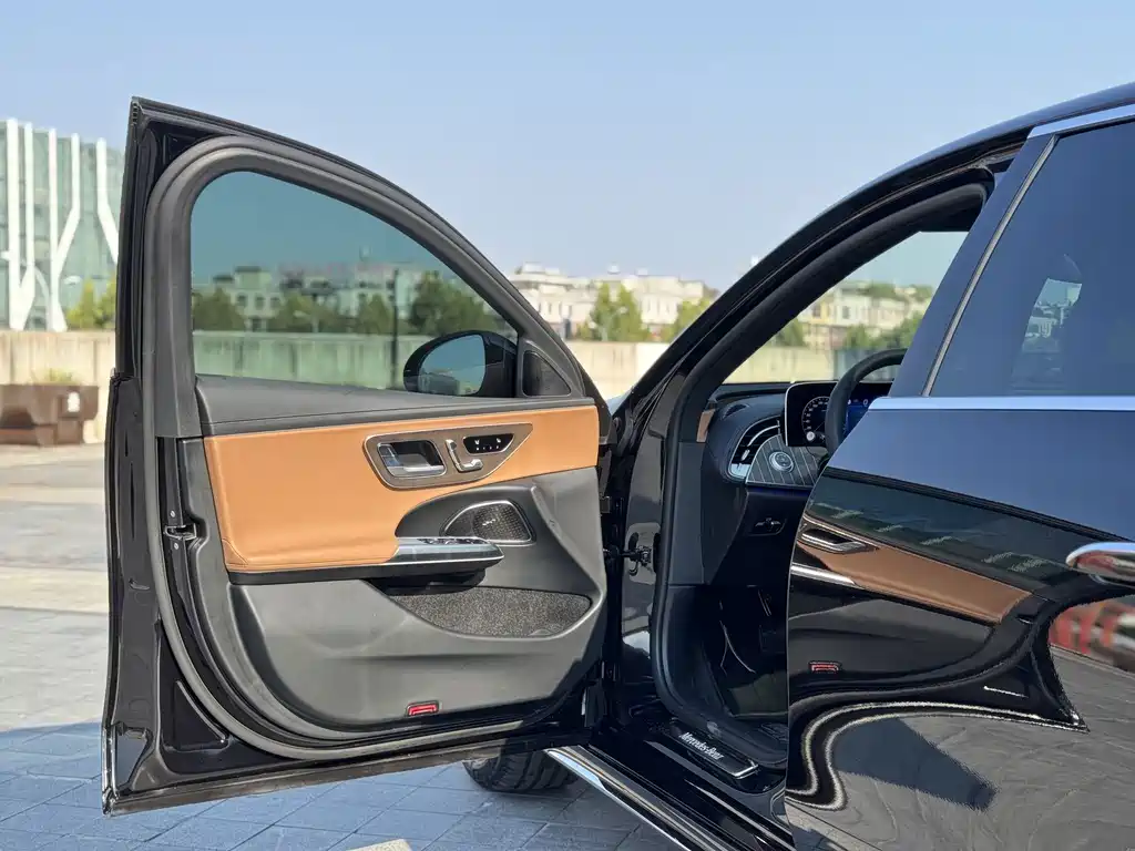 Mercedes-Benz E-Class — миниатюра 12