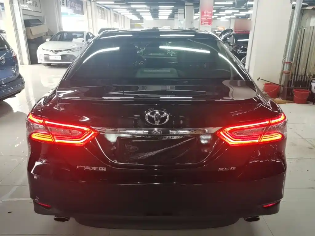 Toyota Camry — миниатюра 6