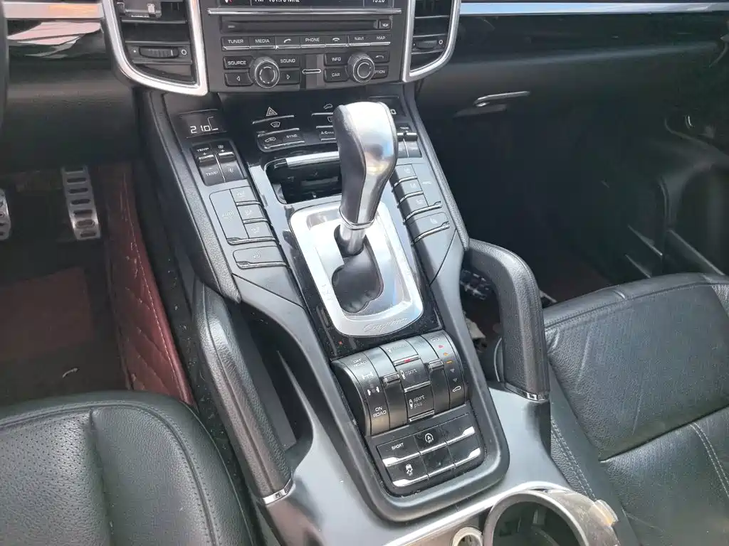 Porsche Cayenne — миниатюра 15