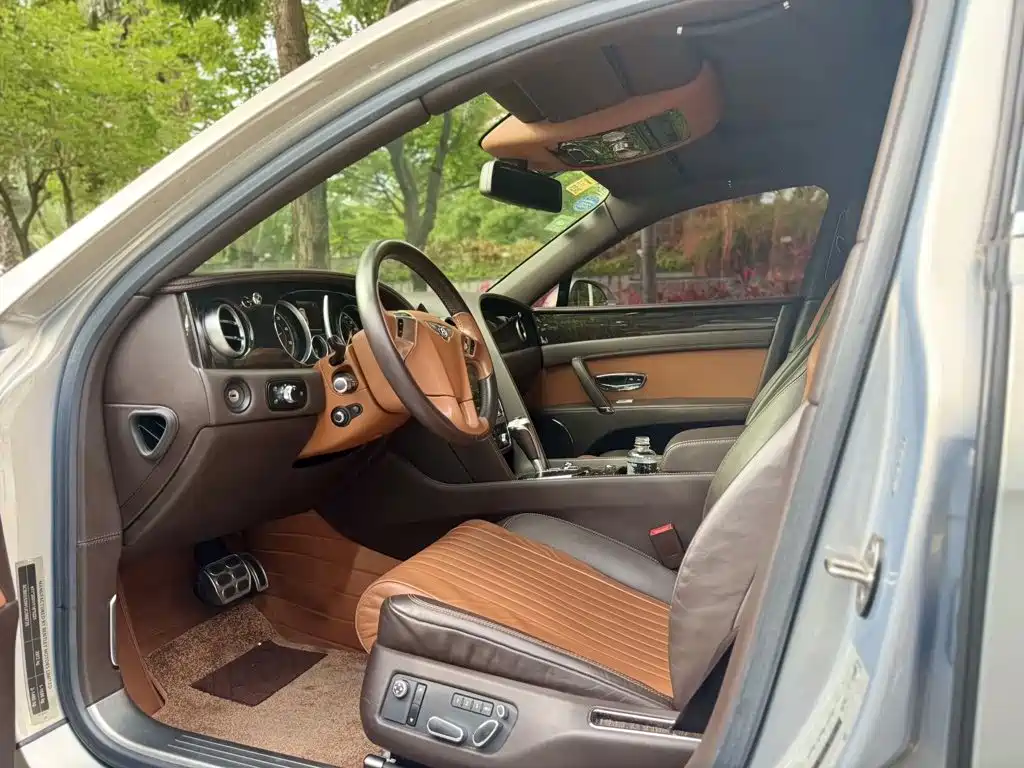 Bentley Flying Spur — миниатюра 6