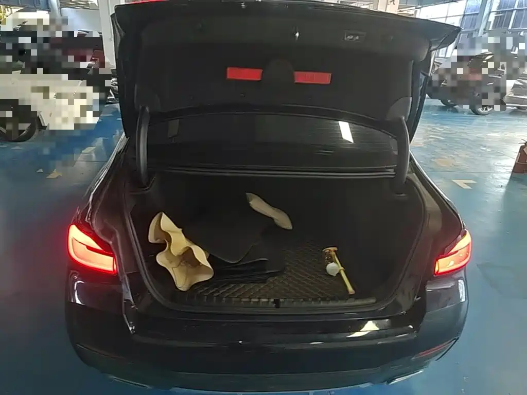 BMW 5 Series — миниатюра 19