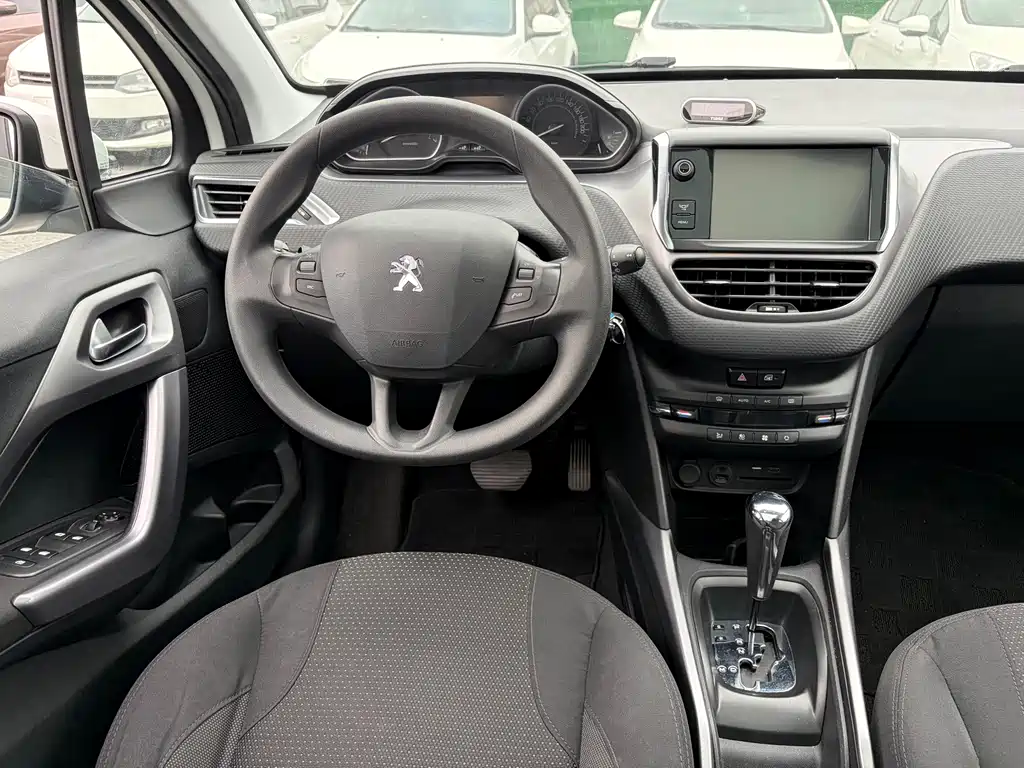 Peugeot 2008 — миниатюра 10