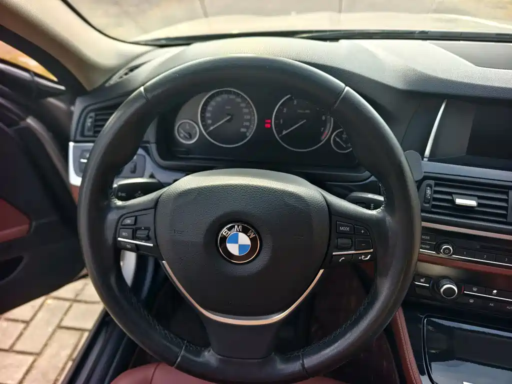 BMW 5 SERIES