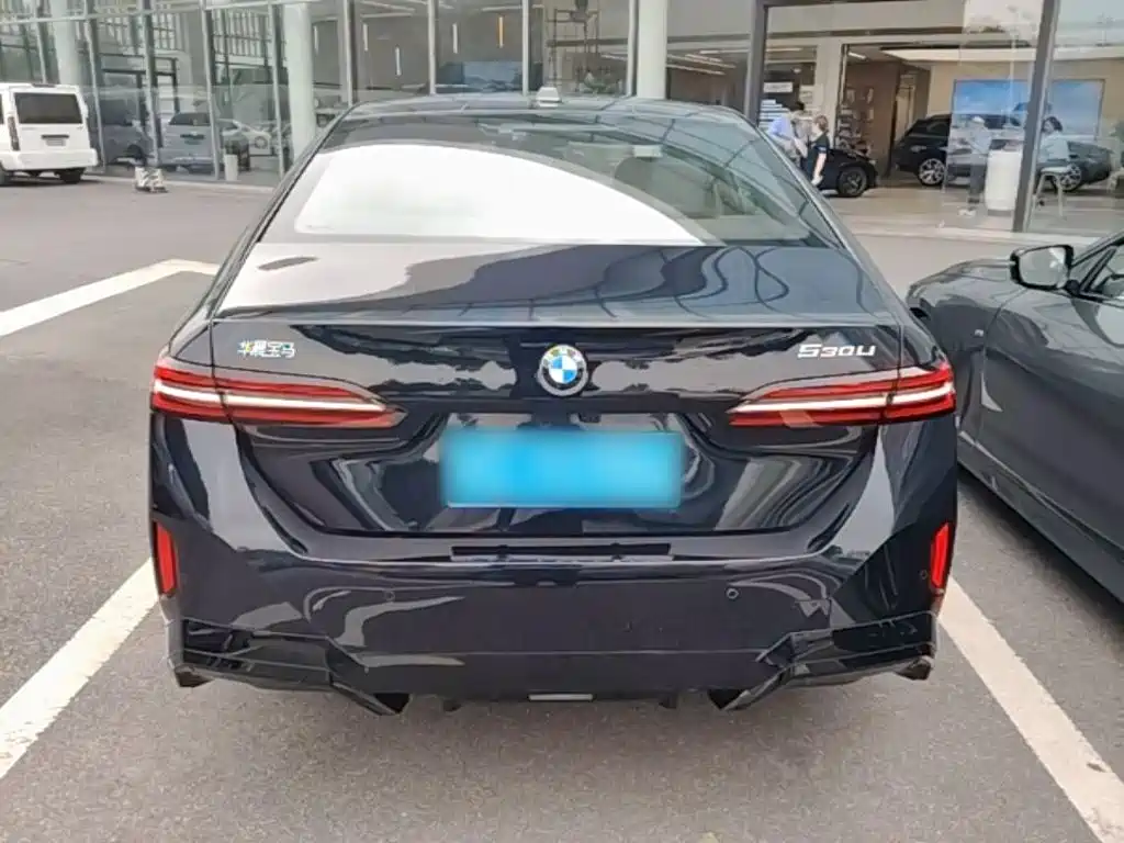 BMW 5 Series — миниатюра 6