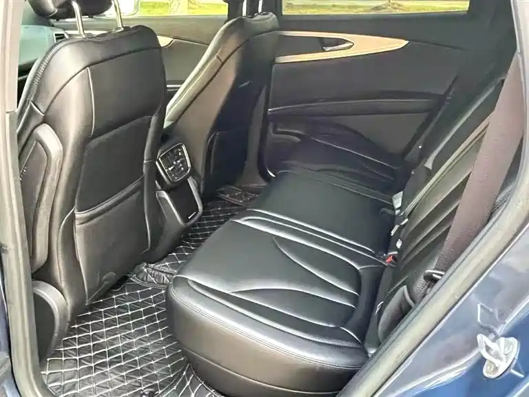 LINCOLN NAVIGATOR (IMPORT)