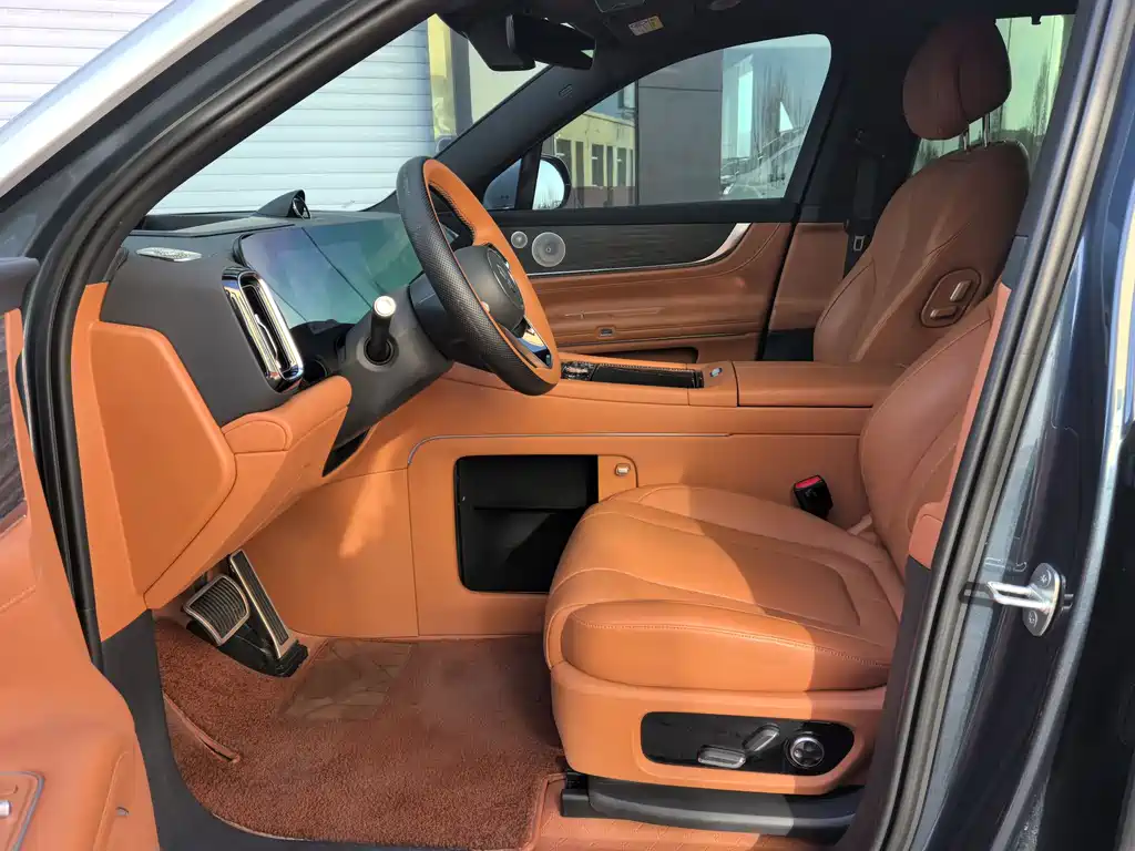 AITO ASK THE WORLD M9