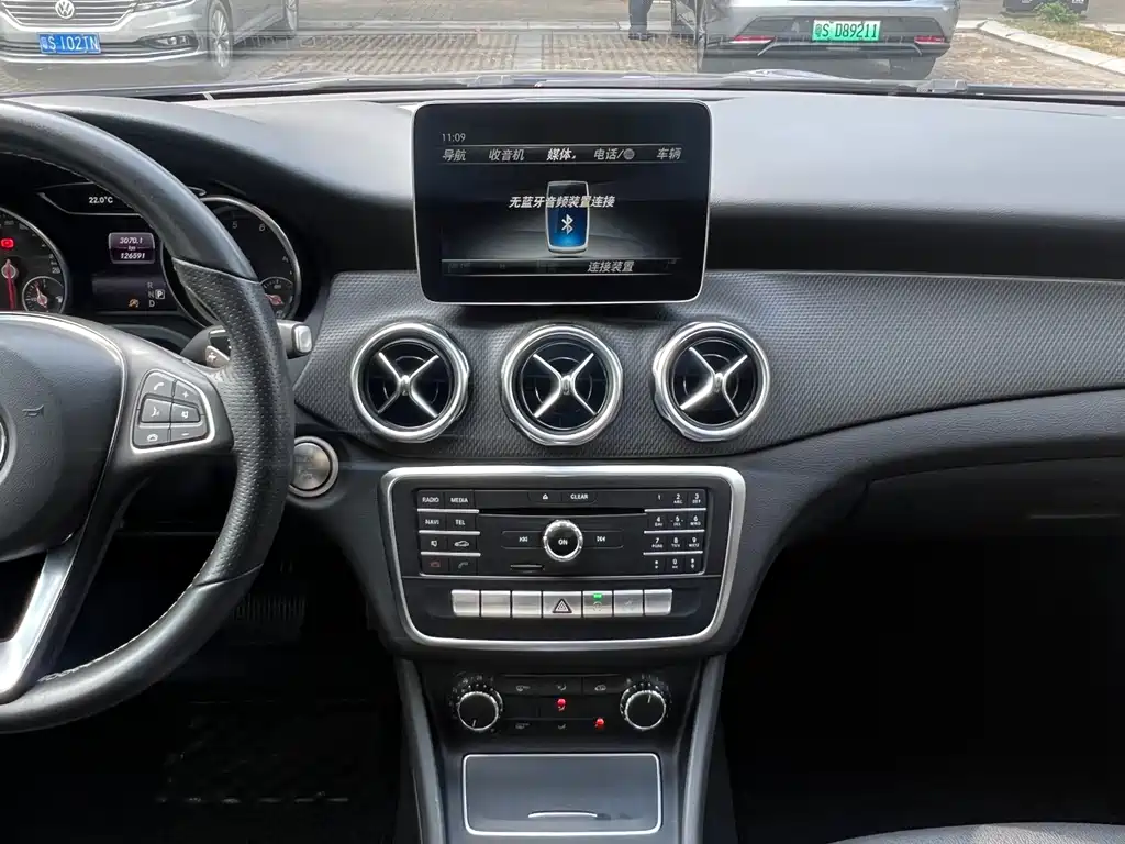 MERCEDES-BENZ GLA