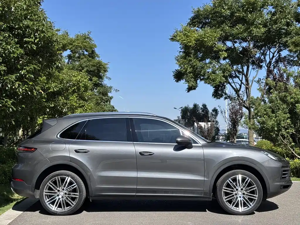 Porsche Cayenne — миниатюра 4
