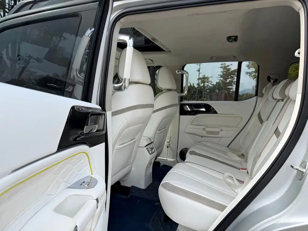 TANK CO CREATION TANK 300