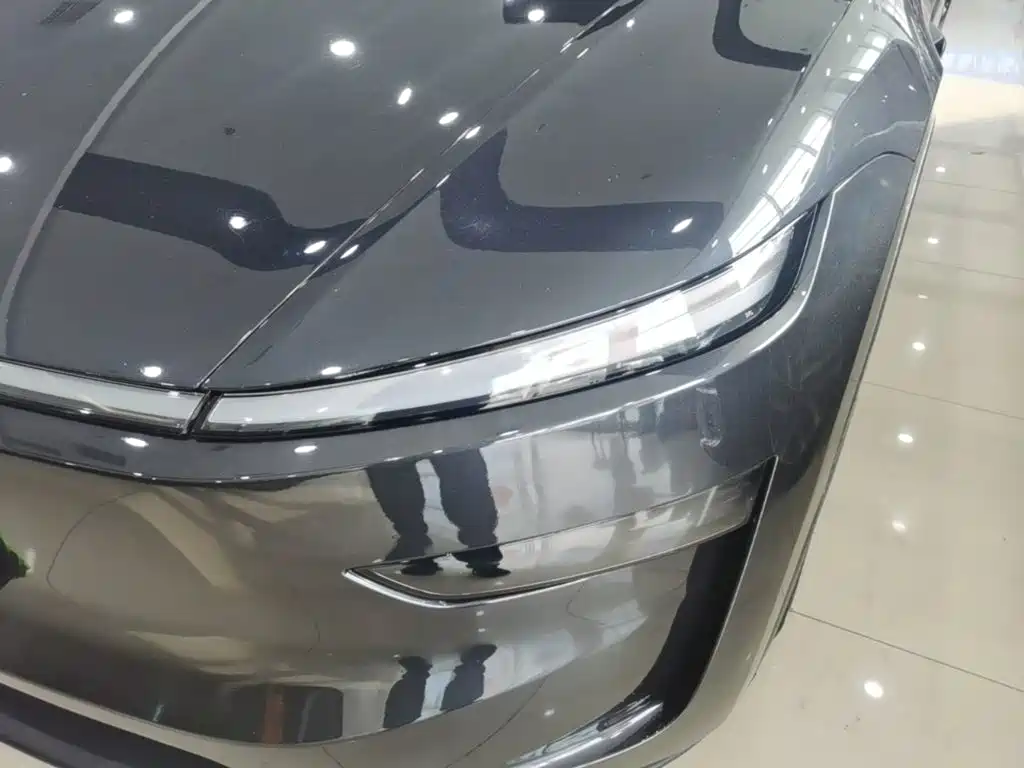 Tesla Model Y — миниатюра 24