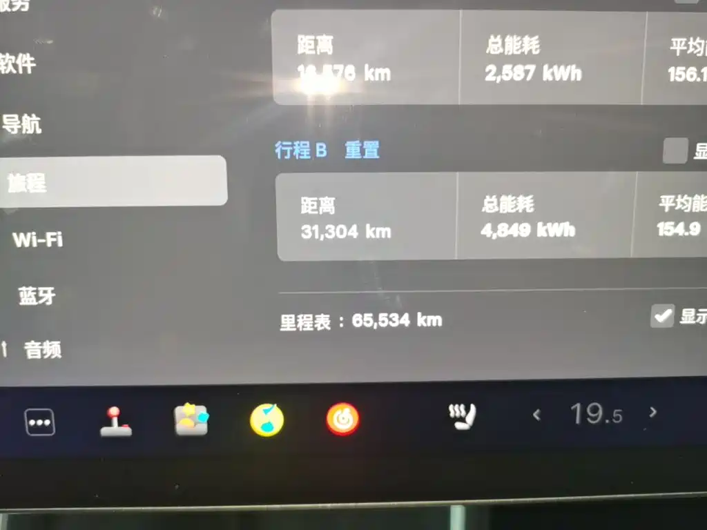 Tesla Model Y — миниатюра 12