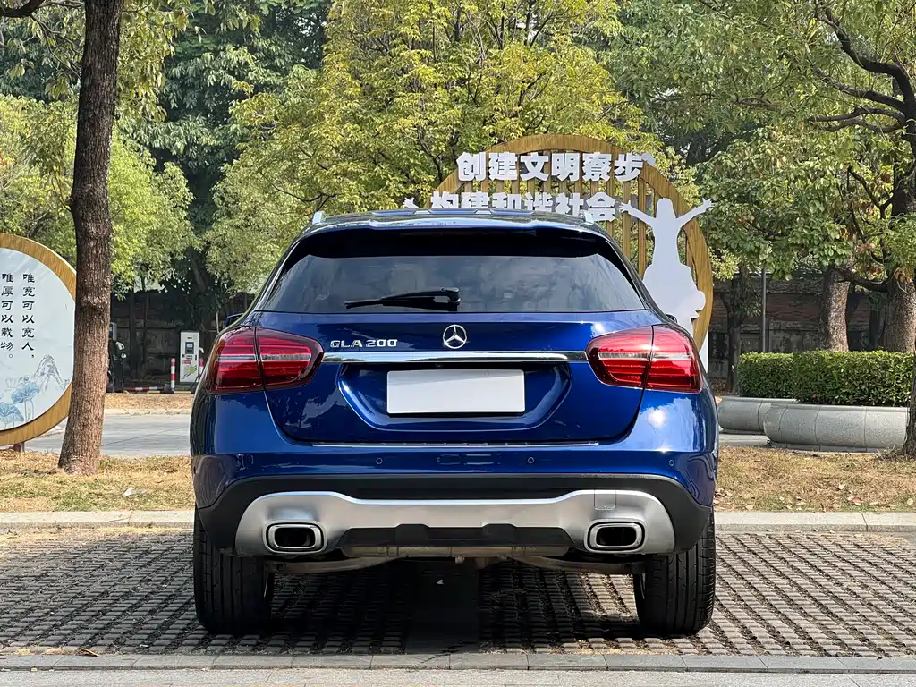 MERCEDES-BENZ GLA