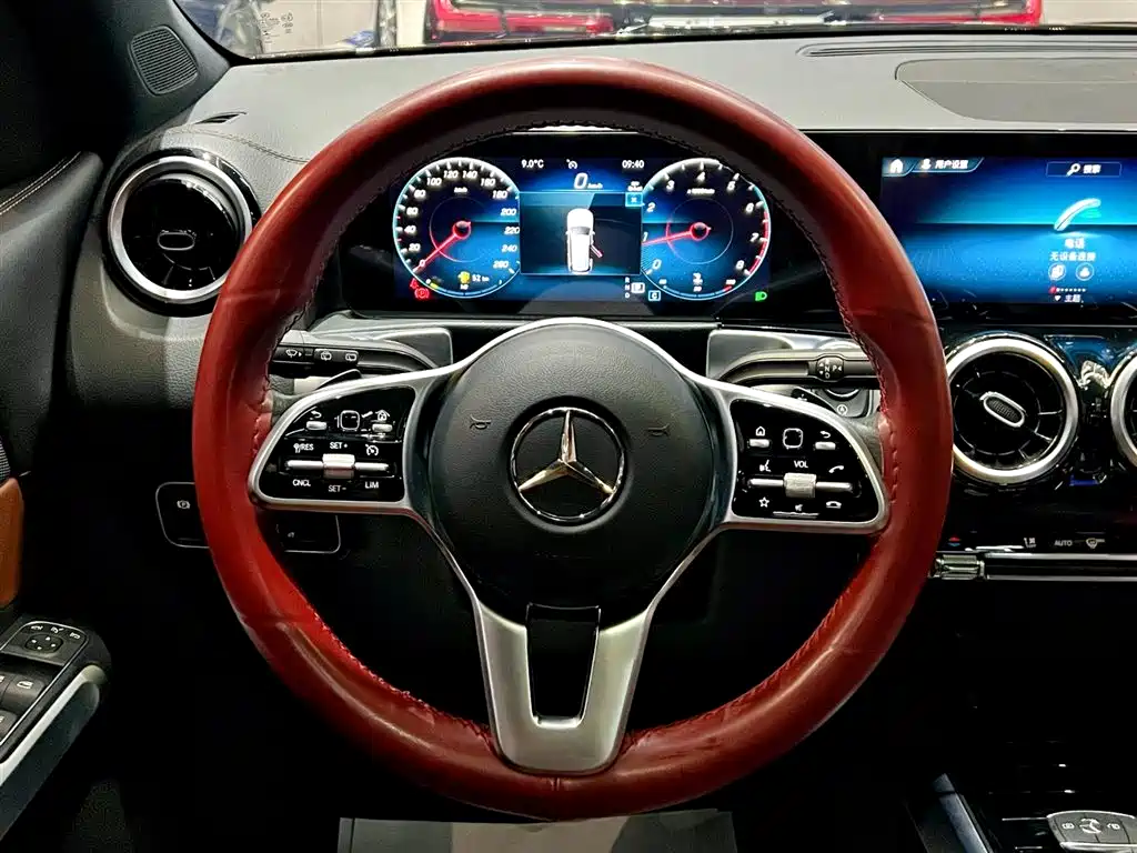 MERCEDES-BENZ GLB