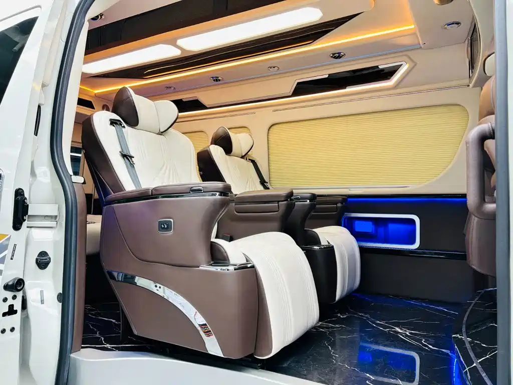 Toyota Hiace — миниатюра 14