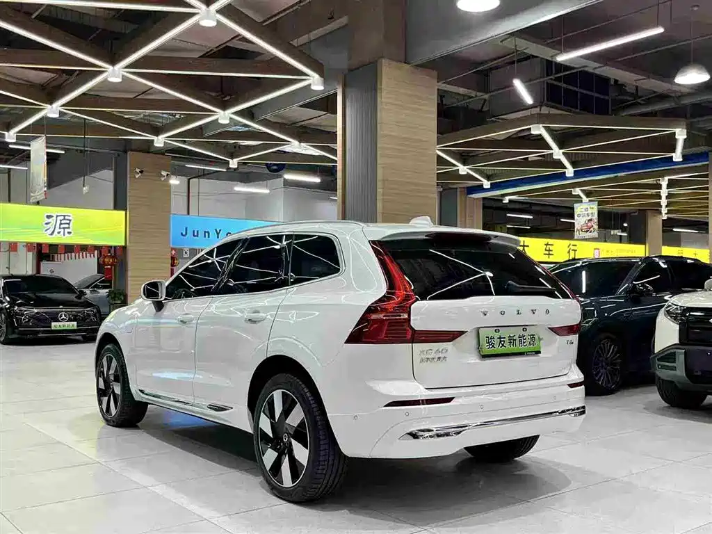 Volvo XC60 2025 Luxury