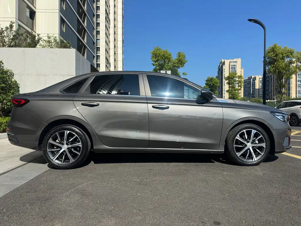 Geely Emgrand - фото 4