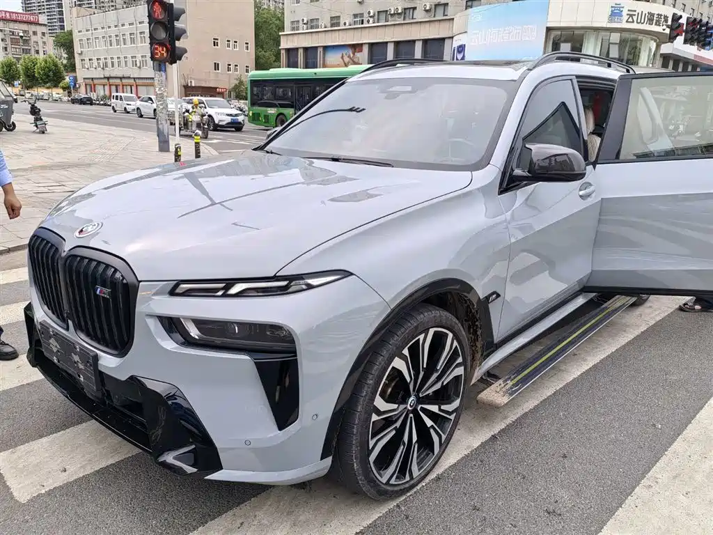 BMW 宝马X7 M60i 2023