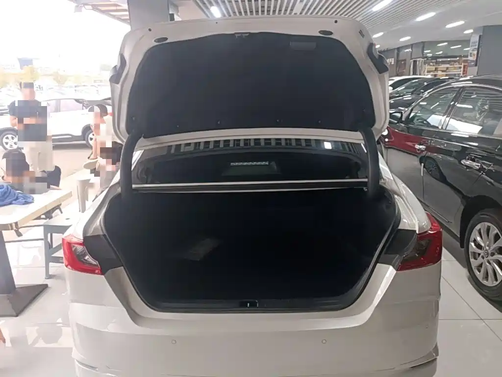 Toyota Camry — миниатюра 19