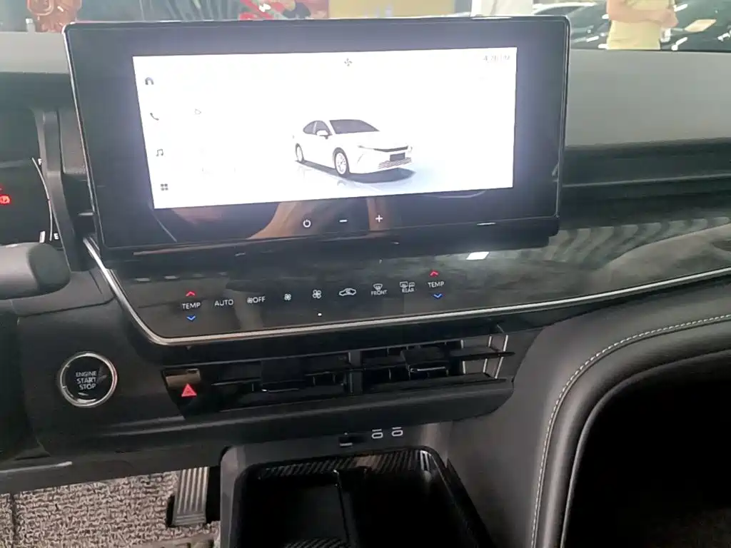Toyota Camry — миниатюра 13