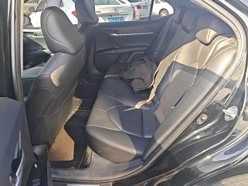 Toyota Camry — миниатюра 17