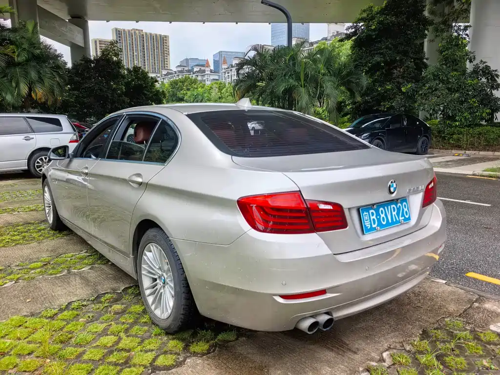 BMW 5 Series — миниатюра 2