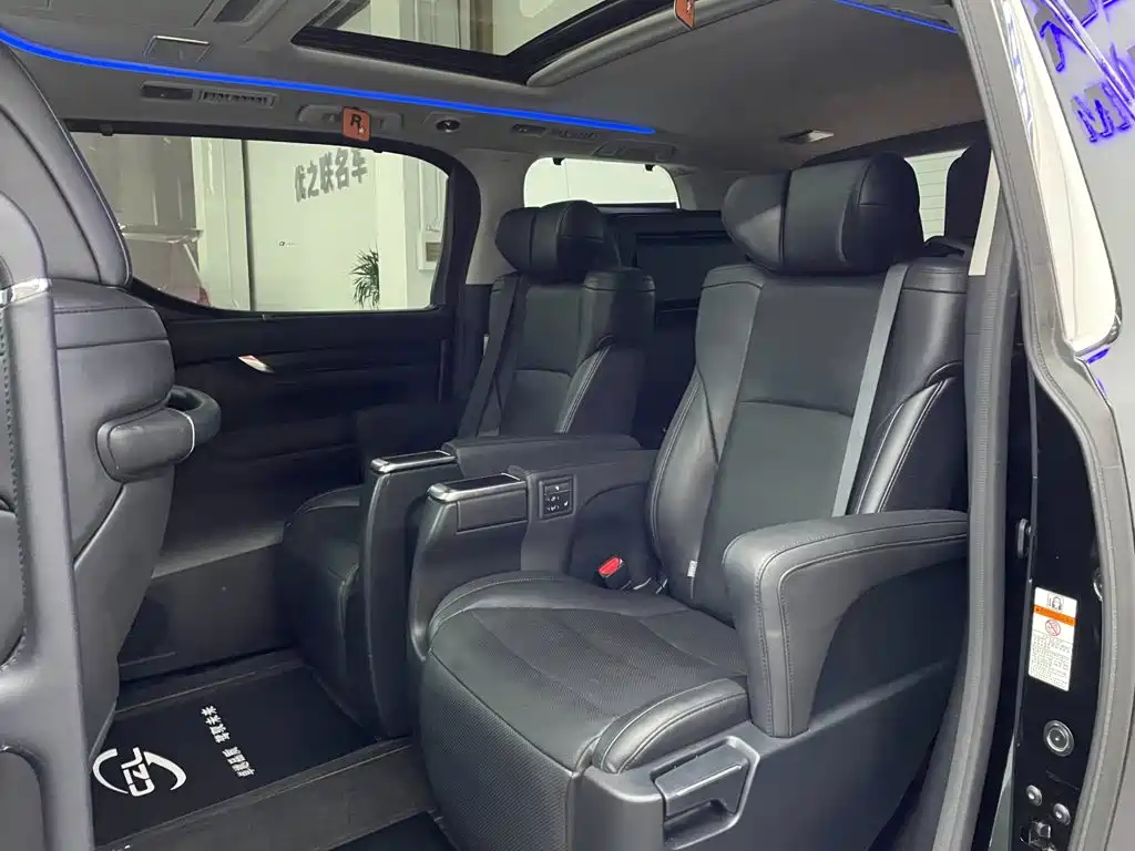 Toyota Vellfire — миниатюра 9