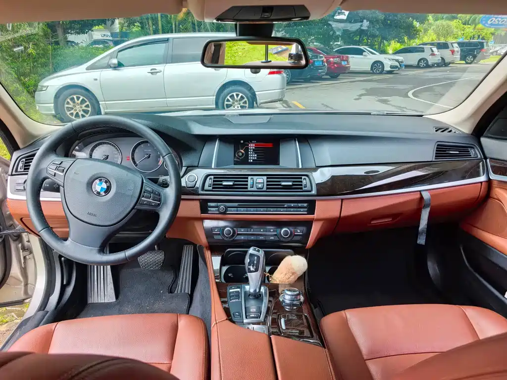 BMW 5 Series — миниатюра 12