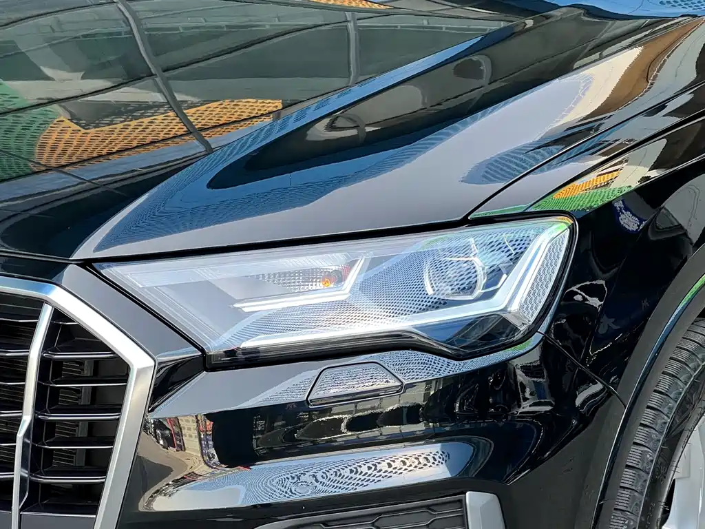 Audi Q7 2023 45 TFSI quattro S line Sport