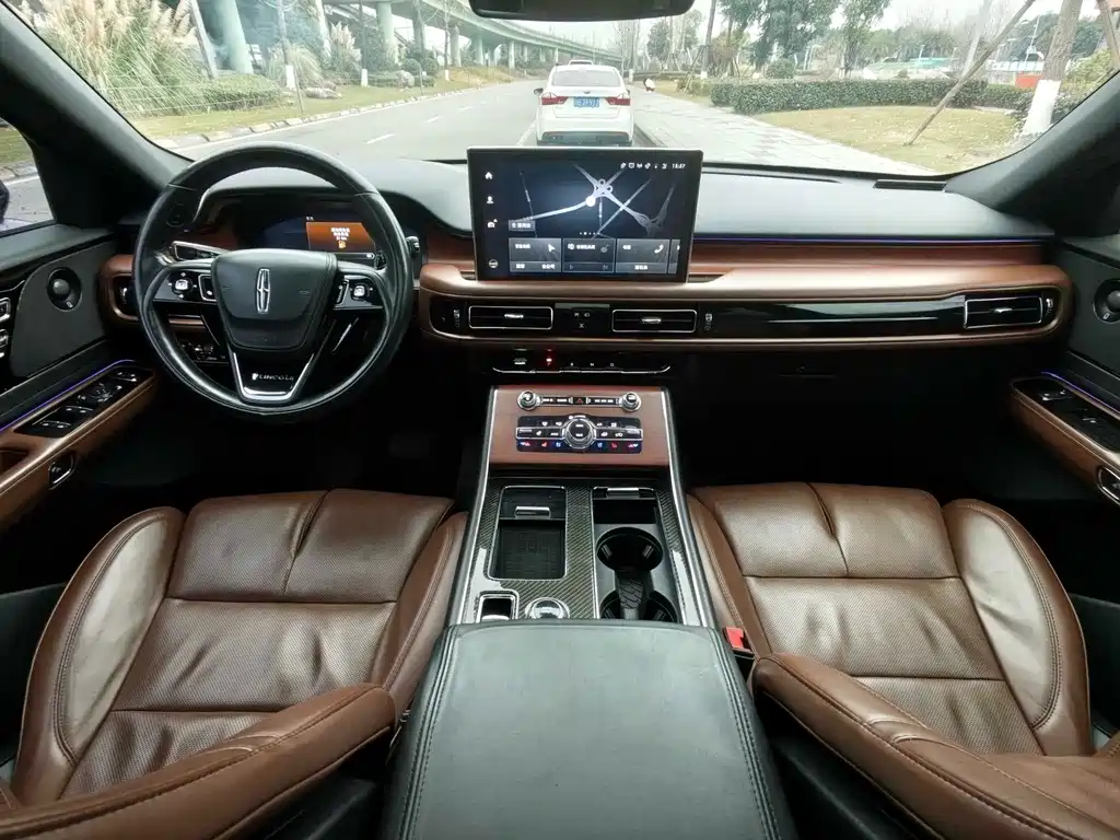 Lincoln Aviator — миниатюра 13