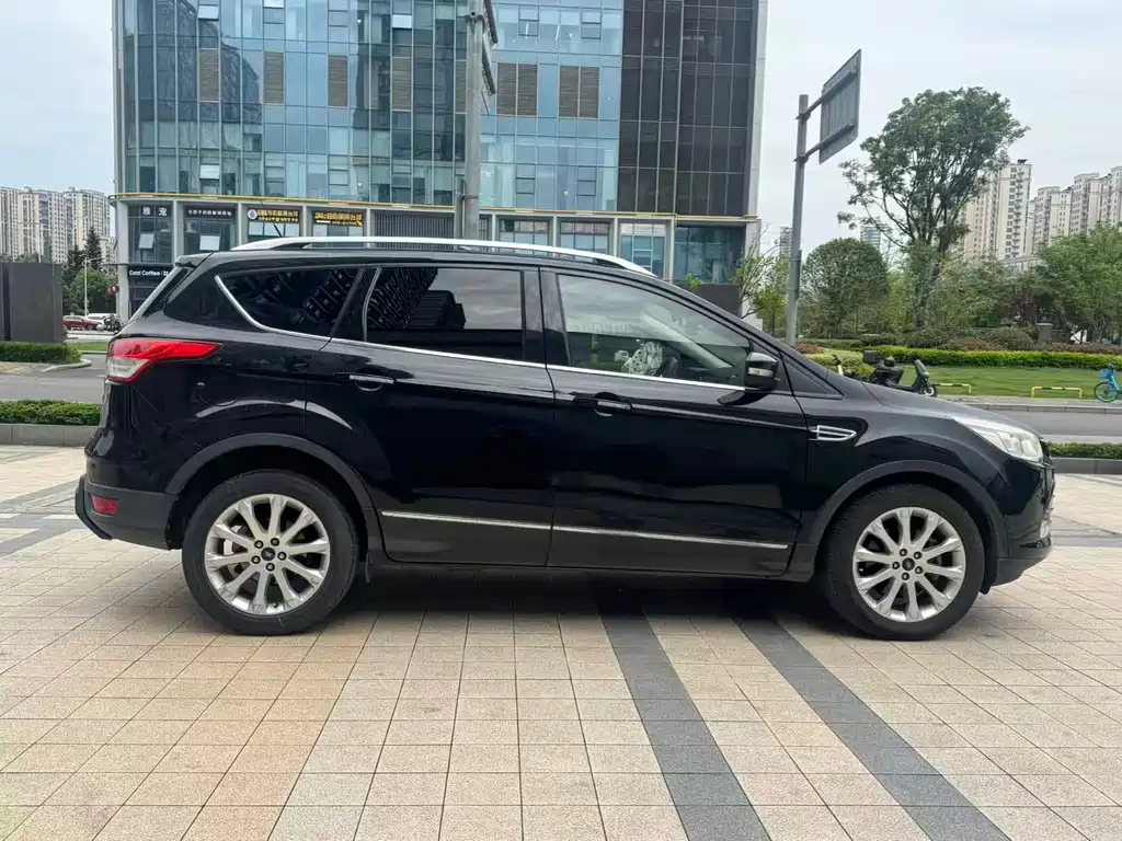 Ford Kuga — миниатюра 8