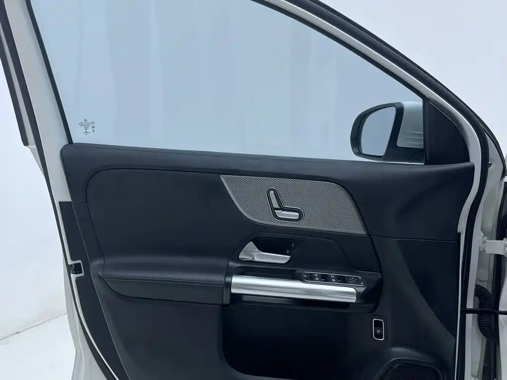 Mercedes-Benz GLA — миниатюра 13