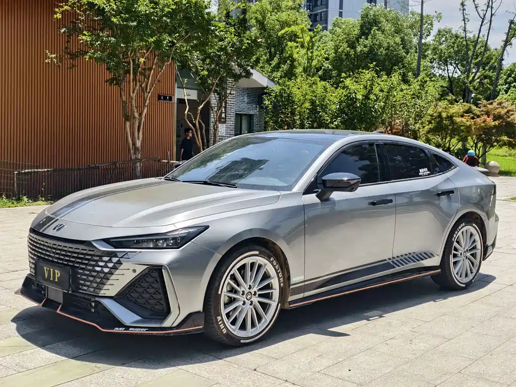 2023 Changan UNI-V - zdjęcie 1 z 18