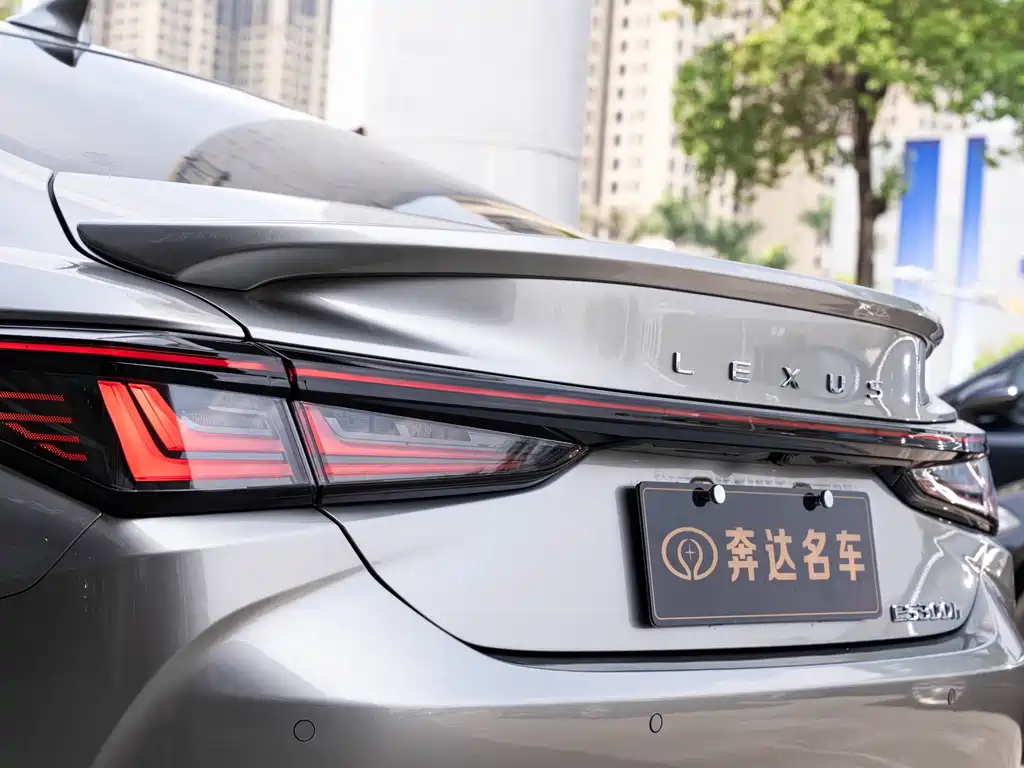 Lexus ES — миниатюра 7