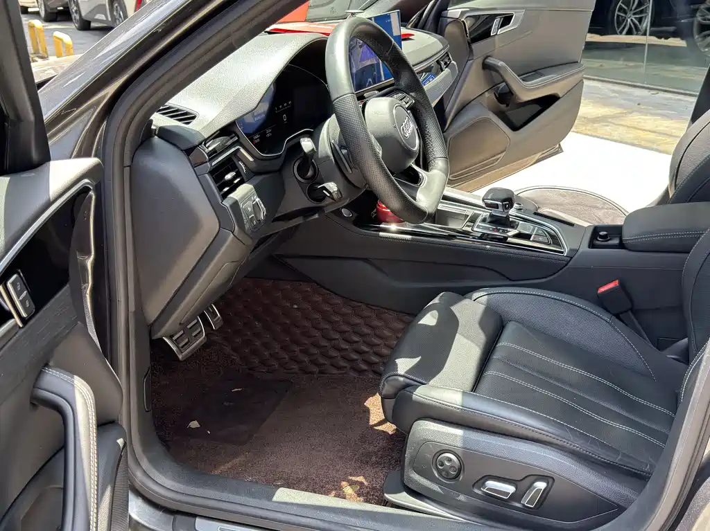 Audi A4L 2024 40 TFSI Luxury