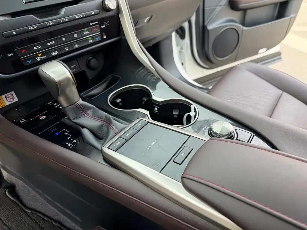Lexus RX — миниатюра 12