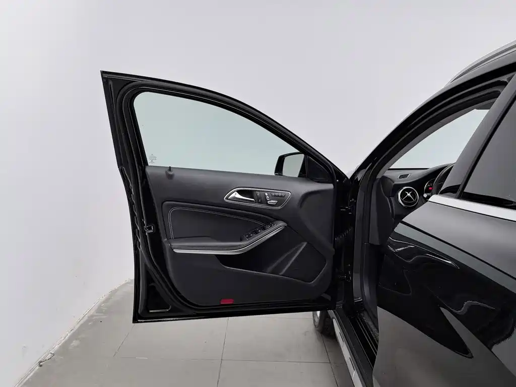 Mercedes-Benz GLA — миниатюра 8
