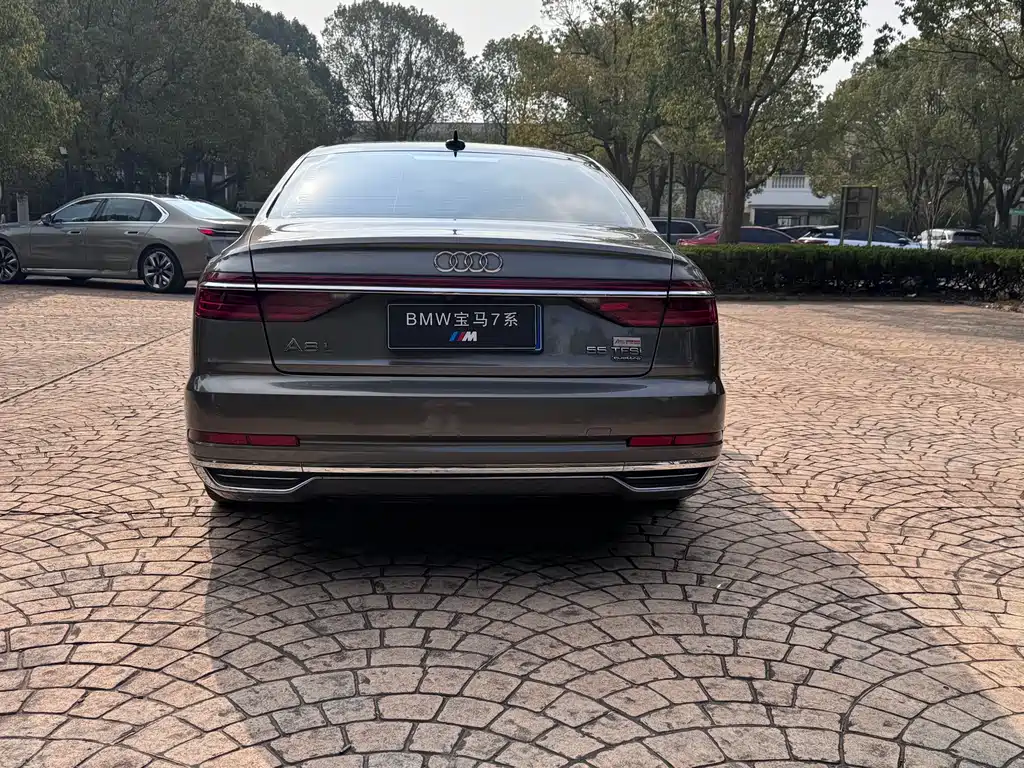 AUDI A8