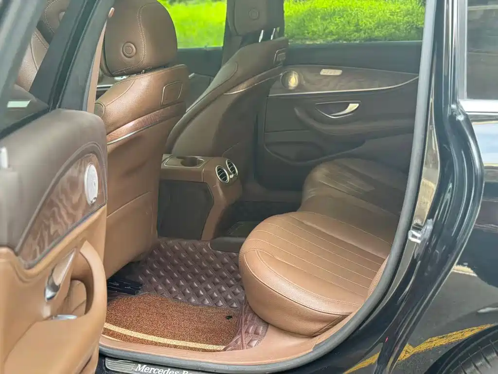 Mercedes-Benz E-Class — миниатюра 9
