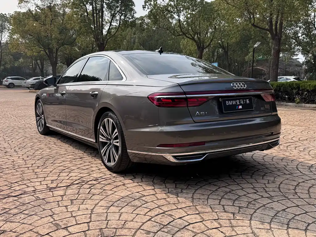 AUDI A8
