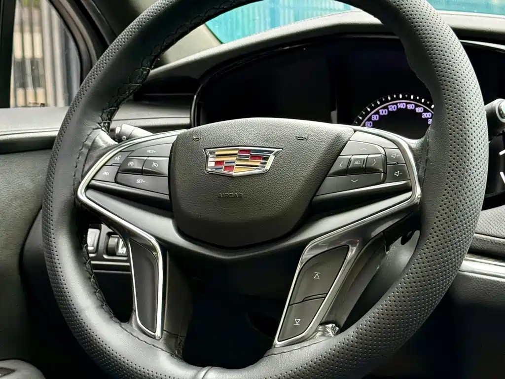 CADILLAC XT5