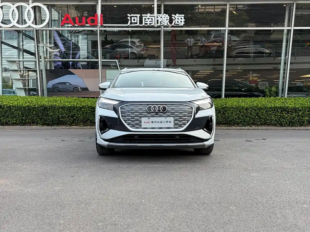 Audi Q4 e-tron — миниатюра 2