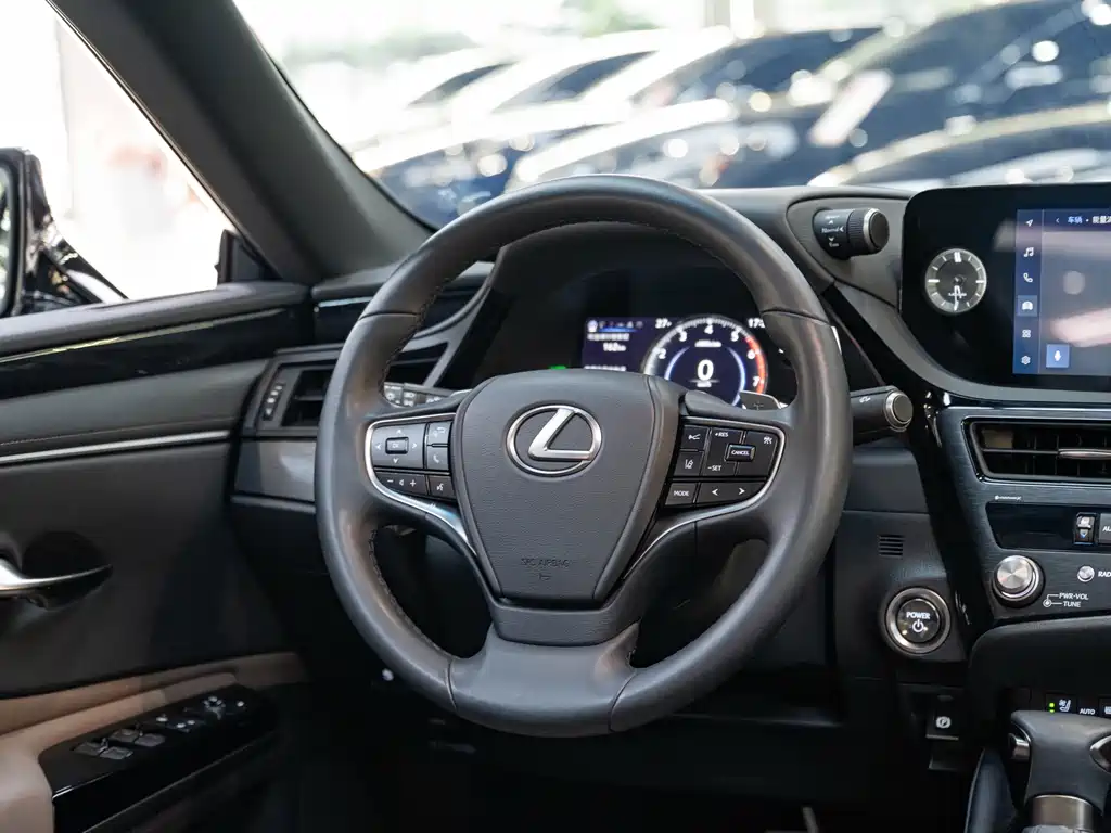 Lexus ES — миниатюра 14