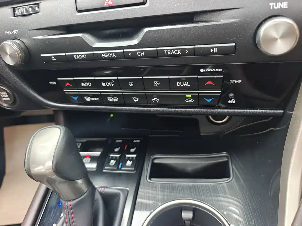 Lexus RX — миниатюра 15