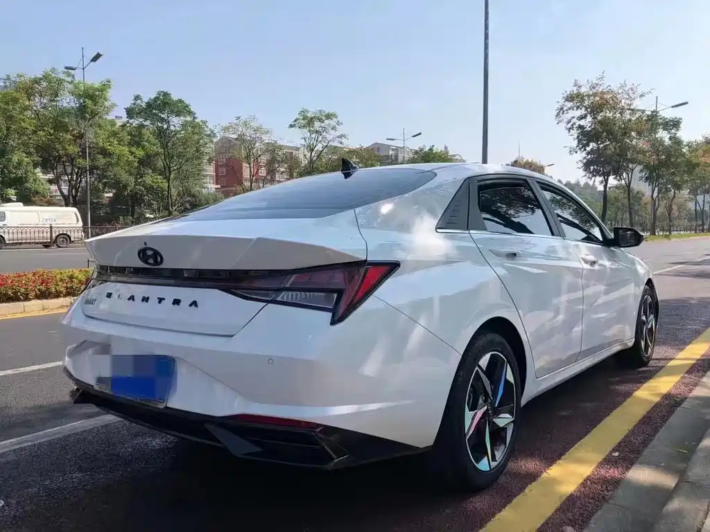 Hyundai Elantra — миниатюра 8