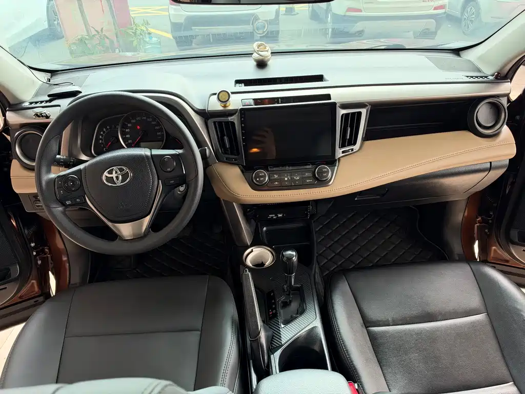 Toyota RAV4 — миниатюра 13