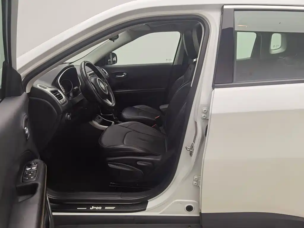 Jeep Compass — миниатюра 10